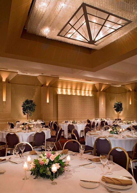Edward Hotel & Convention Center Detroit Restaurant photo